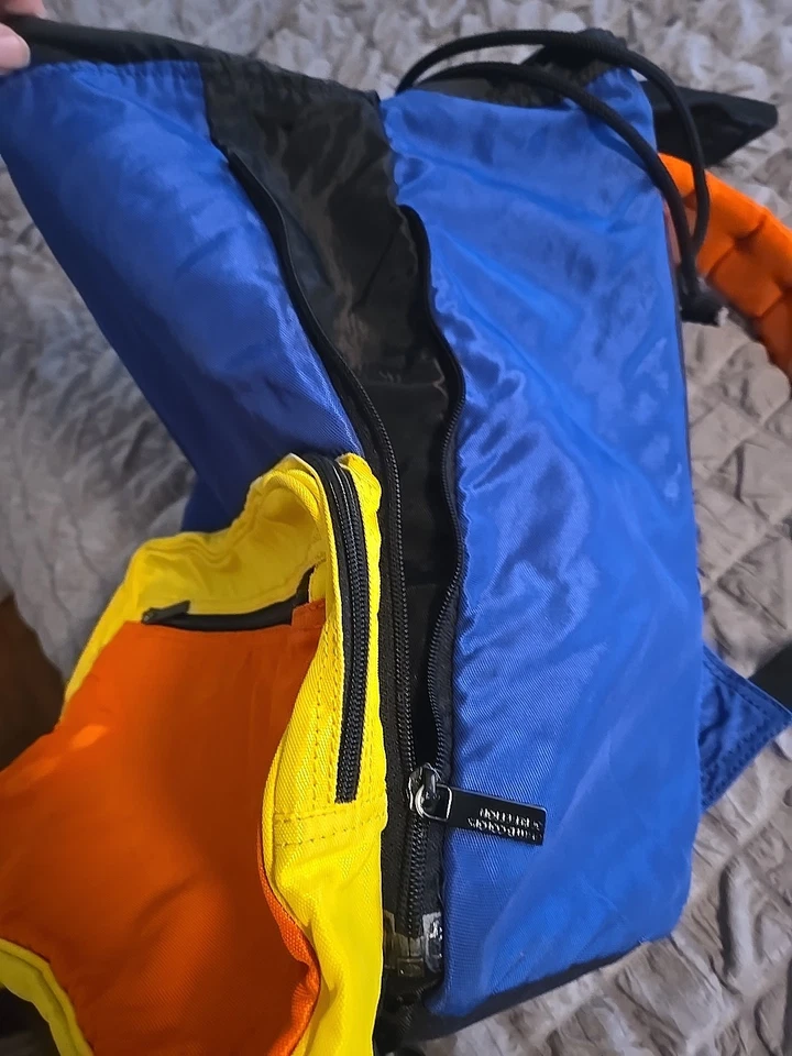 Mochila vintage United Colors of Beneton multicolor y expandible Foto 4 de 4