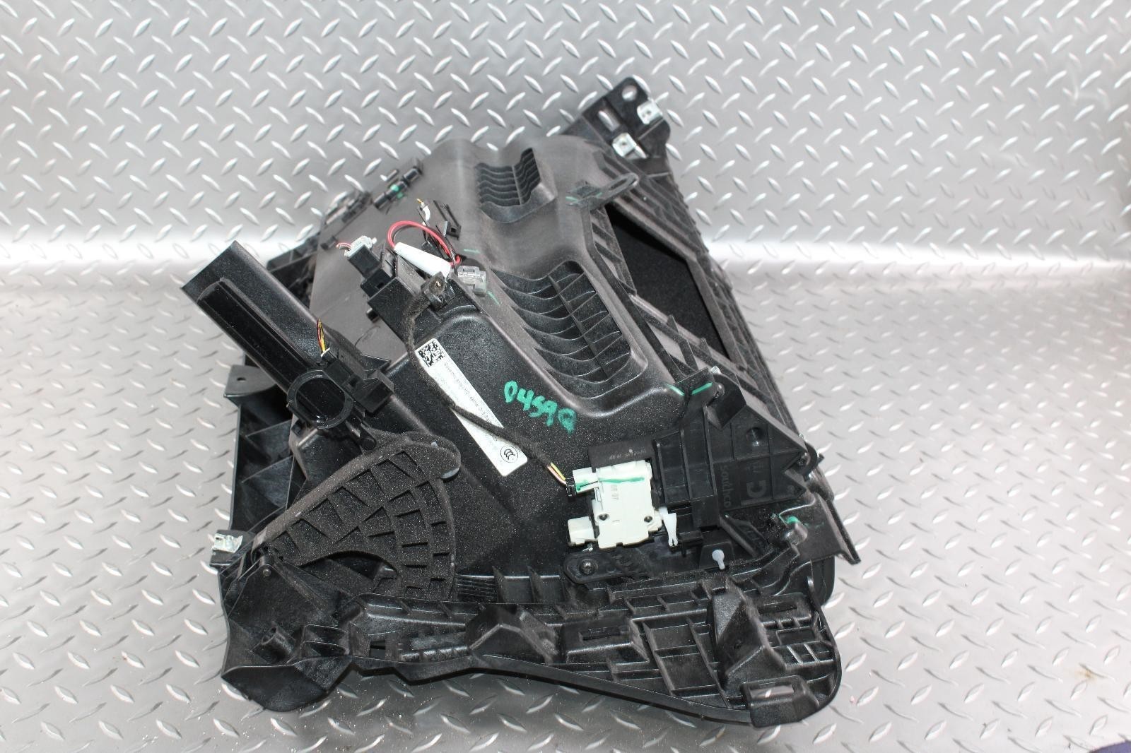 Maserati Levante 2017-2020 Glove box