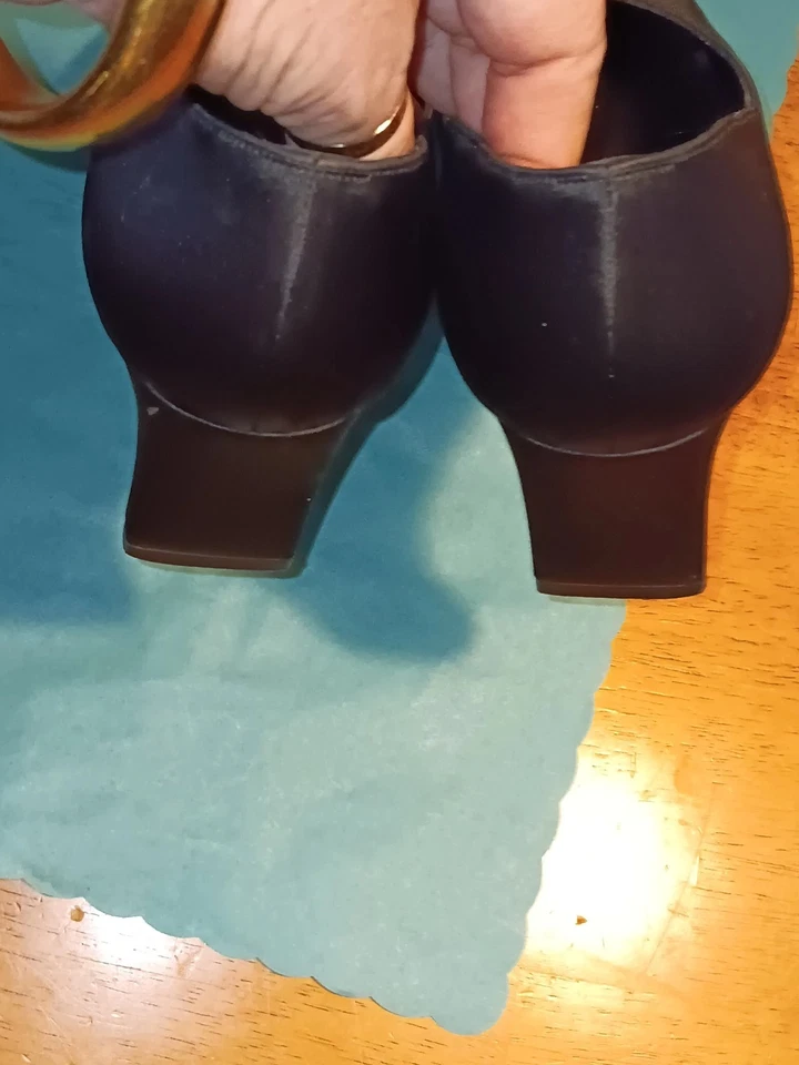 Bombas femininas St Johns lantejoulas de seda preta e couro feitas na Itália tamanho 7 B - Imagem 4 de 4