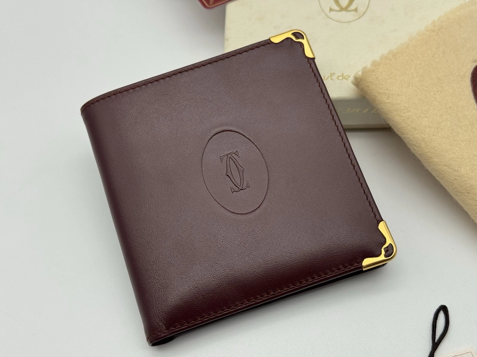 Cartier — MUST DE CARTIER BURGUNDY CALFSKIN LEATHER BIFOLD WALLET NEW 100% GENUINE RP $695