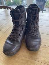 British Army Altberg Combat Boots Vibram Sole Defender 9L Heavy Wear To Soles.