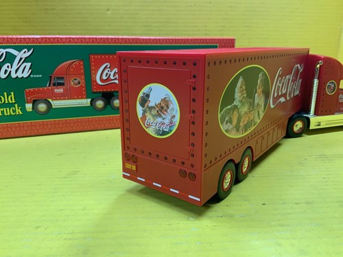 Coca-cola 2000 Holiday Gold Caravan Truck - Picture 6 of 9