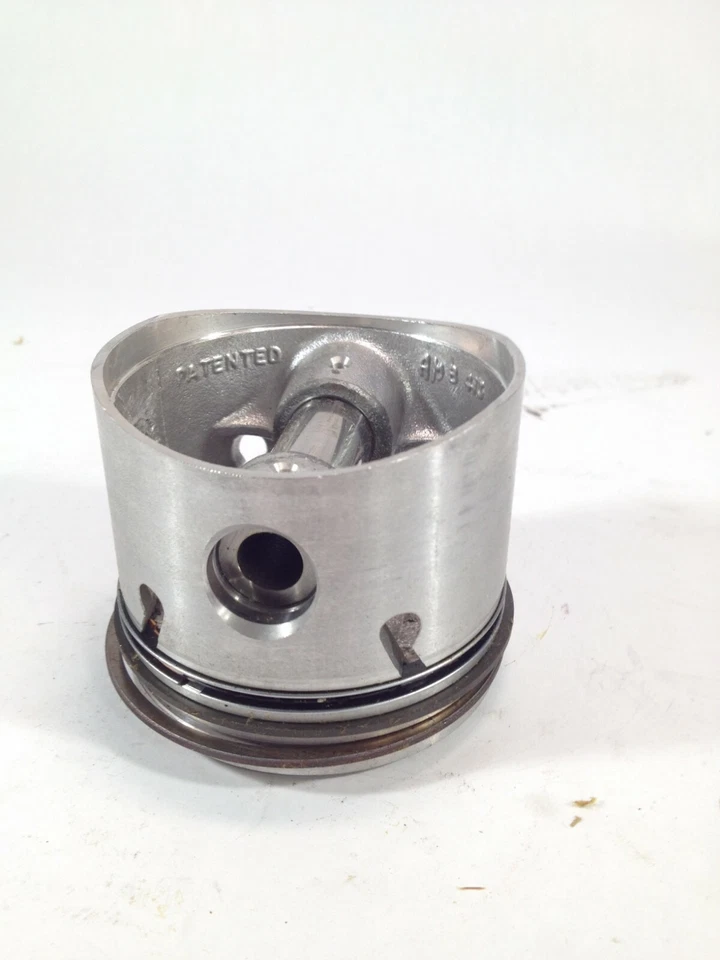 Genuine Spare Parts Norton Piston Set 750 +30 w/ Rings - Image 2 of 4