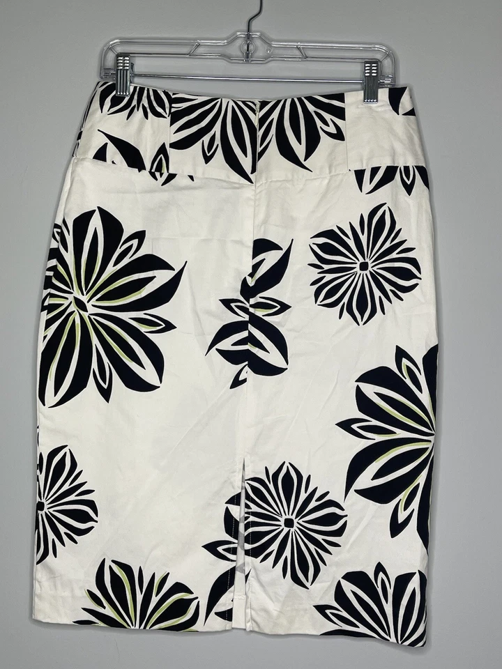 Falda floral Courtenay mezcla de lino hasta la rodilla para mujer talla 8 ¡Perfecta para el verano! Foto 2 de 4