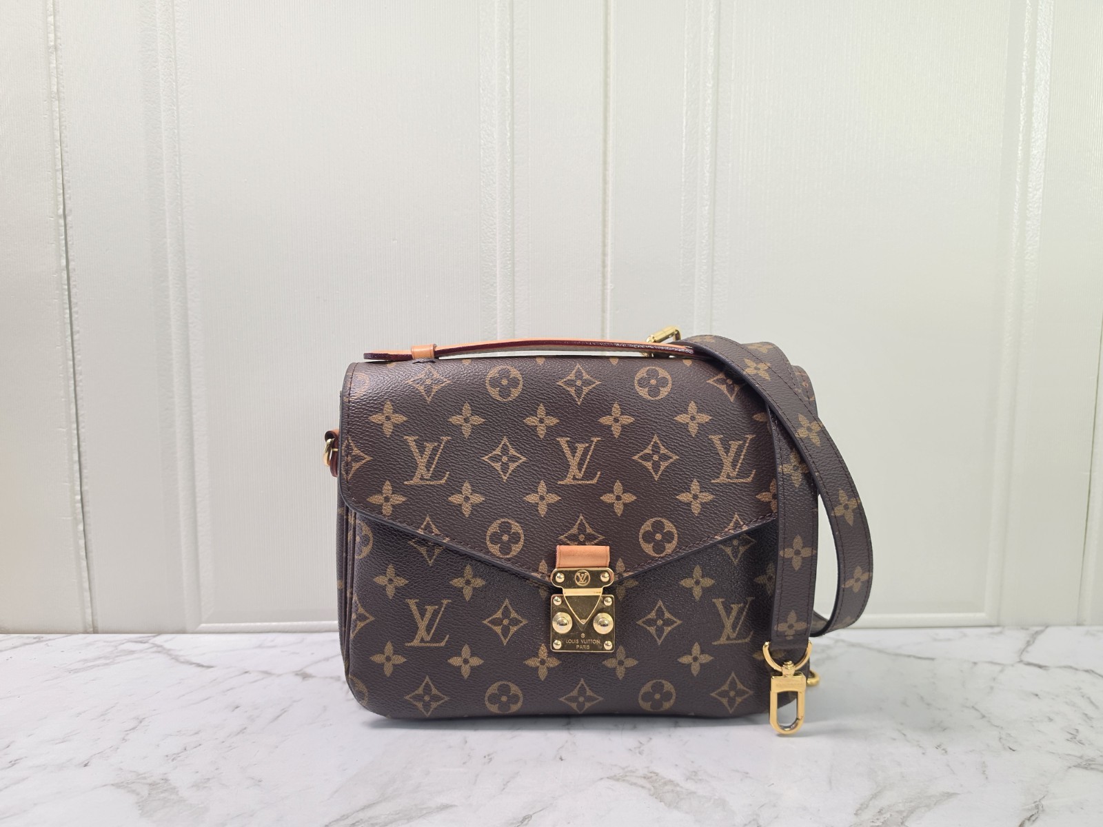 Authentic Louis Vuitton Pochette Metis Monogram Canvas Bag W/ Receipt 1