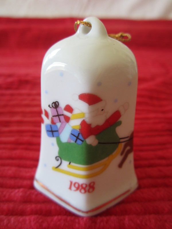 VTG Lillian Vernon 1988 PORCELAIN Xmas Hexagonal BELL Chimer Santa Sleigh Deer