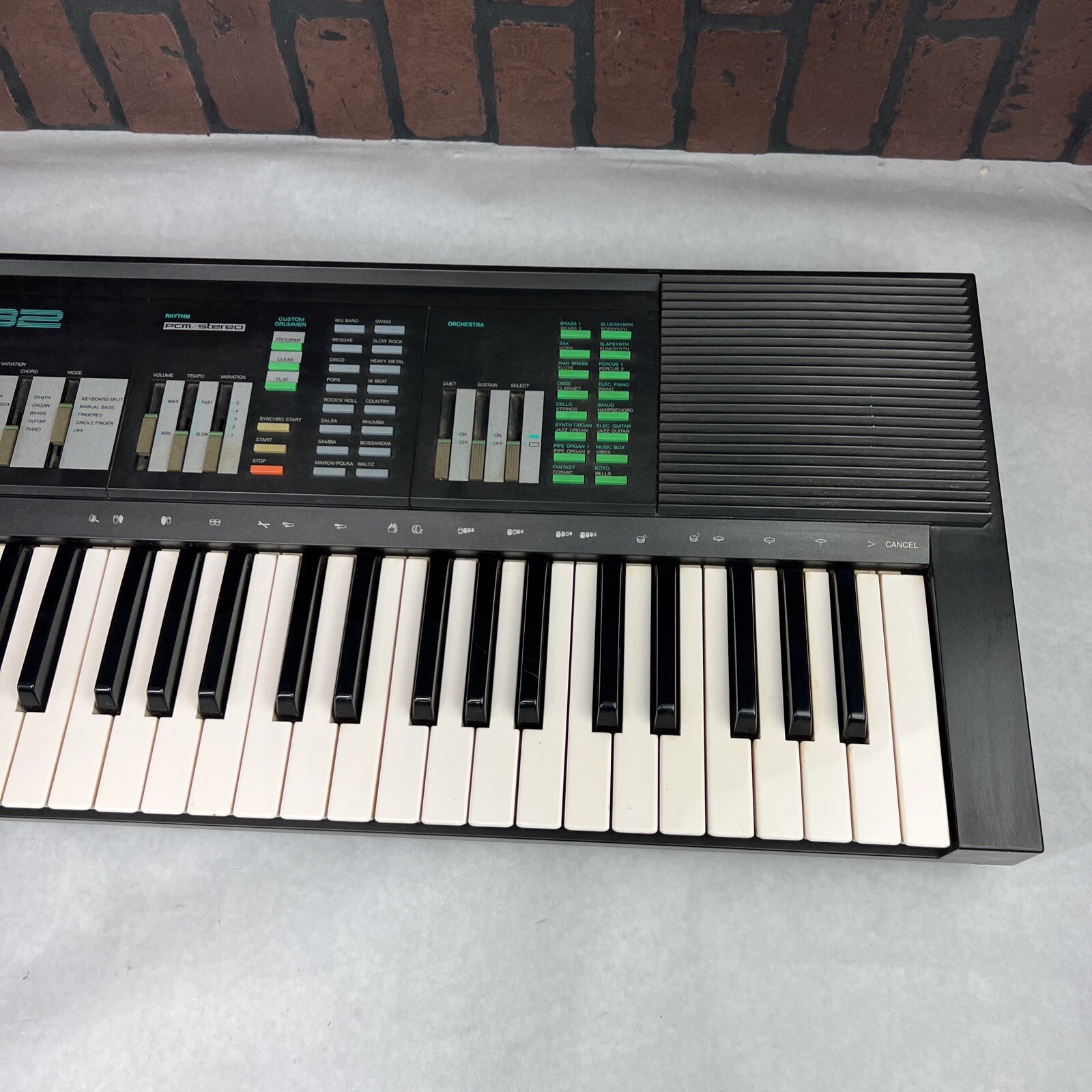 Vintage Yamaha PSR32 Electronic Organ Keyboard Synthesizer 61 key