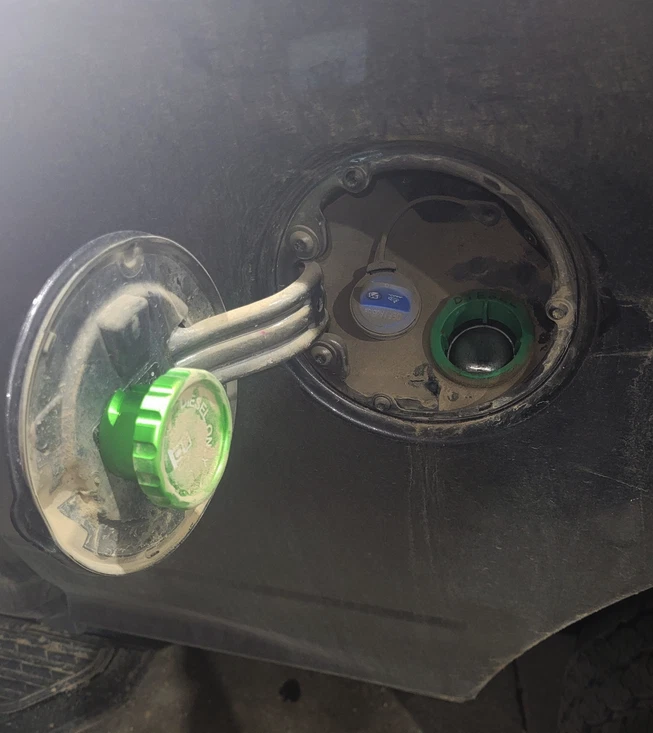 Tapa de combustible diésel magnética con junta tórica para Ram 1500 2500 3500 19-20 21 22 2023 2024 Foto 2 de 4