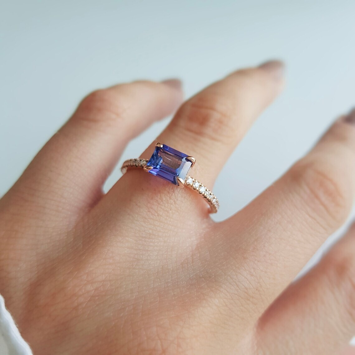 Elegant 18k Solid Gold Diamond and Tanzanite Solitaire Engagement Ring-image