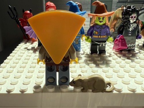 LEGO Cheese Maker Costume MINIFIGURE w Rat BAM 2025 Q1 NEW Exclusive - Picture 4 of 4