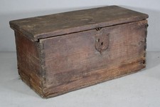 MUSUEM QUALITY 17TH C AMERICAN PILGRIM PINE CHEST IN ORIGINAL DRY RED STAIN
