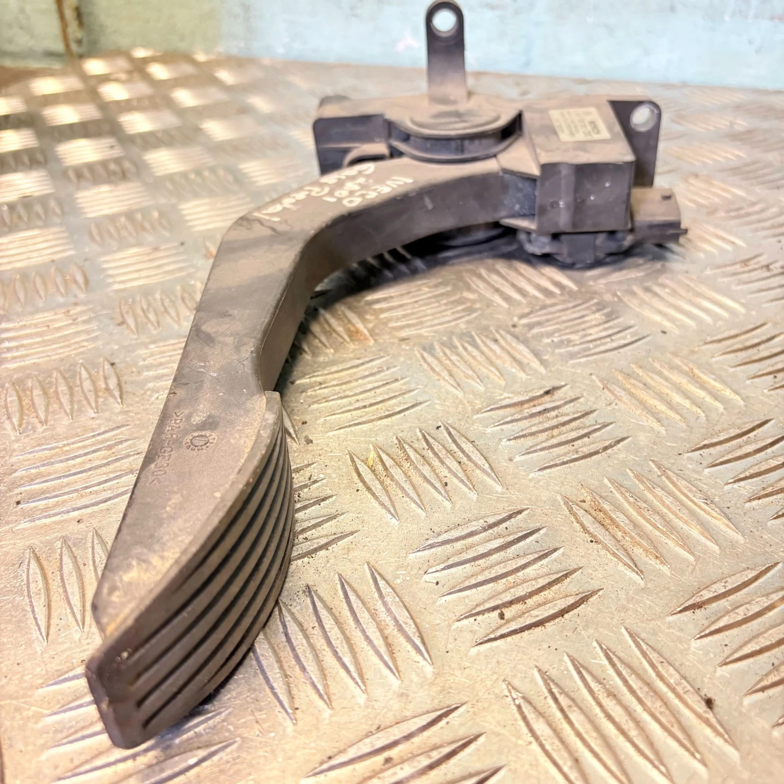 IVECO Daily Bosch accelerator pedal 0281002360 500344803 actual item