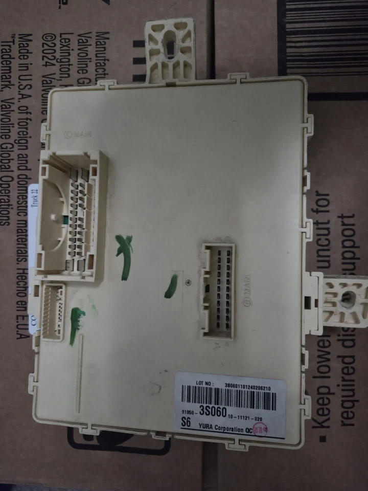 Hyundai 91950-3S060 Instrument Panel Junction Box Assembly **USED** - Image 2 of 2