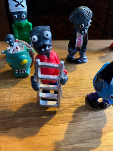 Plants vs. Zombies PVC Toy Lot - 11 Figures 2-4 inch - Foto 4 di 8
