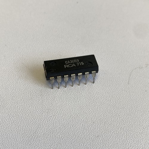 Large Lot Of Resistors/Regulators/Circuits & Others - Picture 10 of 11