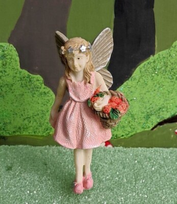 Miniature Heidi Goes Strawberry Picking Fairy Pick Fairy Garden Gnome Garden NEW