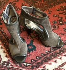 SOFFT Women’s Patent Leather Tan Suede Cushioned T-Strap Heels Sz 7 Boho ChicEUC