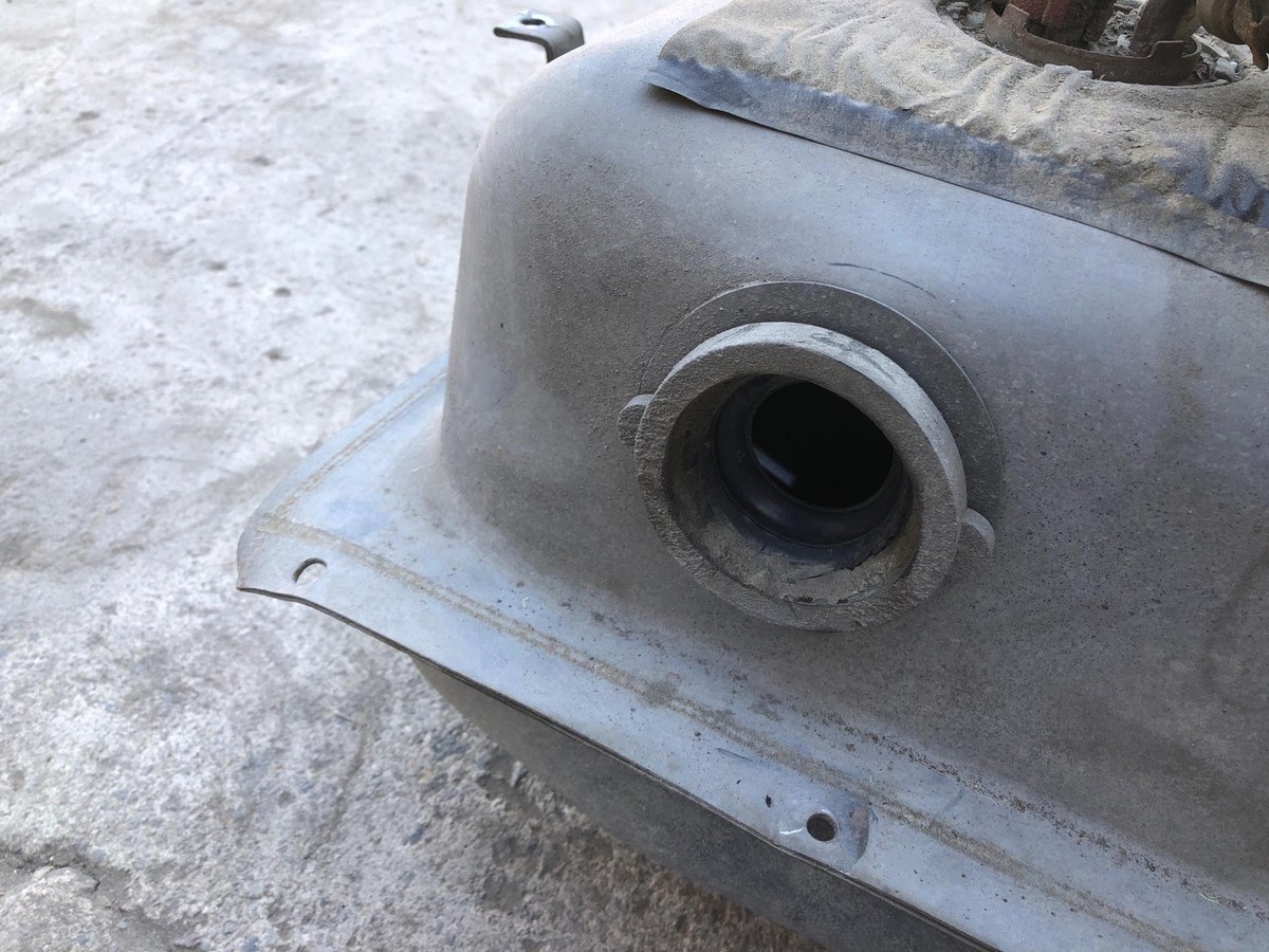 1994 - 1997 FORD MUSTANG 5.0L 4 Cylinder Fuel Gas Tank with Pump