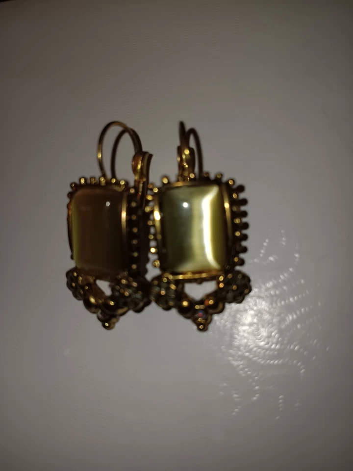 ¿Peridoto verde vintage? Pendientes Pierce Cuadrados Florales Piedras Preciosas Cabujón Tono Dorado Foto 3 de 4