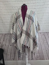 Max Studio NWT Scarf shaw Soft beige Plaid Fringe Cozy Neutral Preppy Academia 