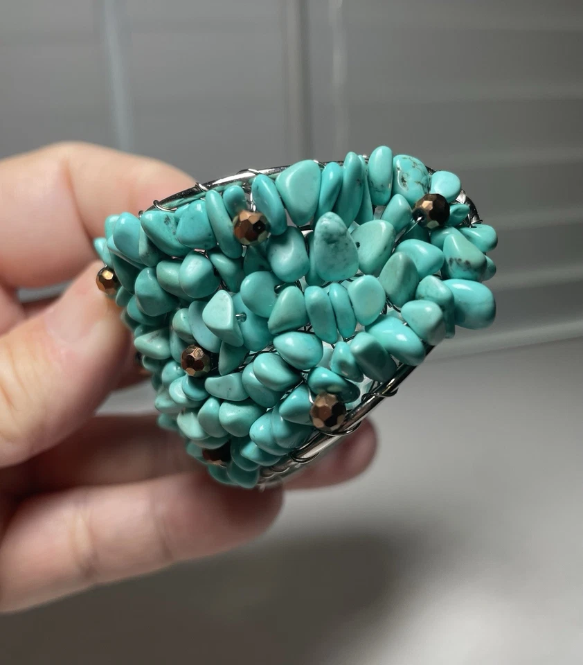 Brazalete ancho turquesa y cuentas Foto 4 de 4