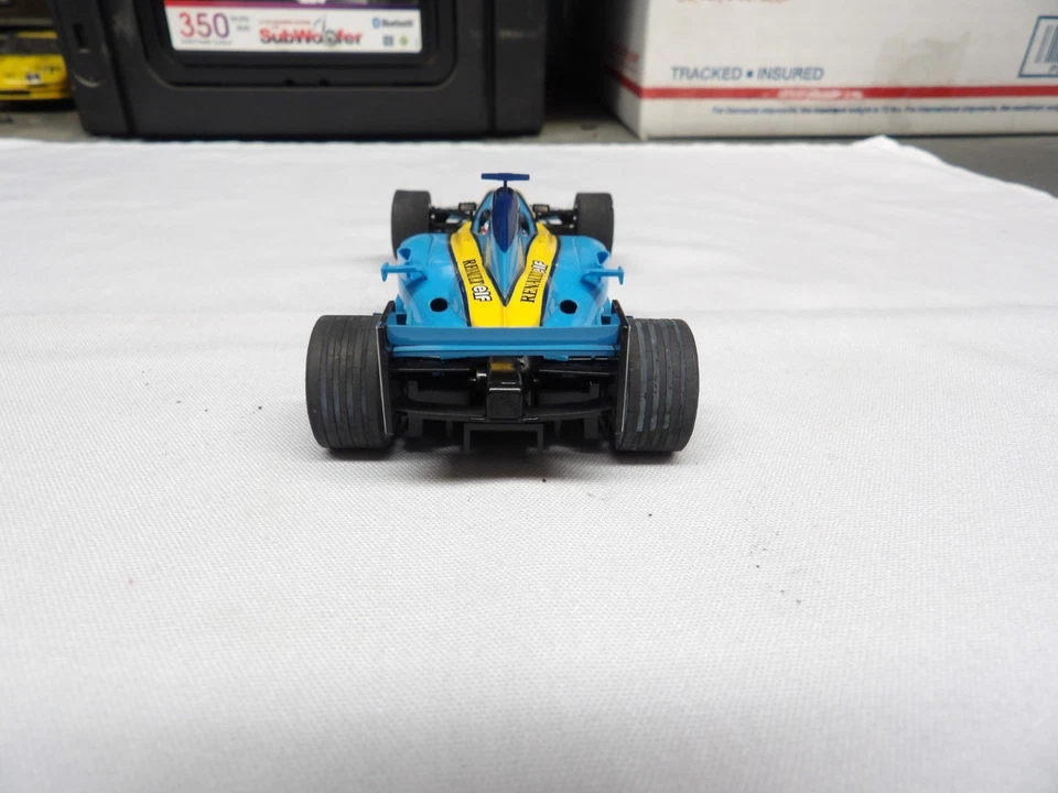 hornby hobbies 1/32 slot car   Renault #7 elf - Image 3 of 4