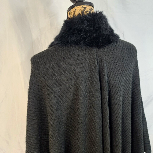 Vintage 90s RED by SAKS FIFTH AVENUE Black Faux Fur Collared Fringe Trim Cape - Picture 6 of 8