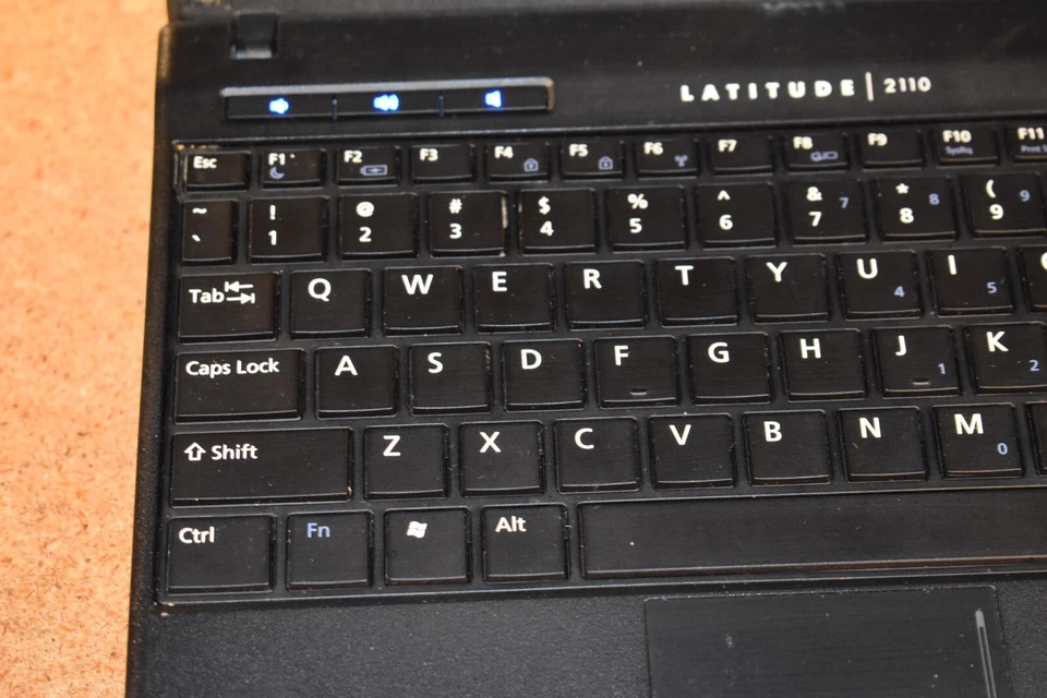 Dell Latitude 2110 10,1 дюйма Intel Atom N470 1,83 ГГц 2 ГБ RAM 320 ГБ HD Windows XP Pro - Изображение 4 из 4