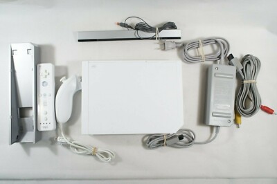 Nintendo Wii White Console RVL-001 GameCube Compatible, Complete