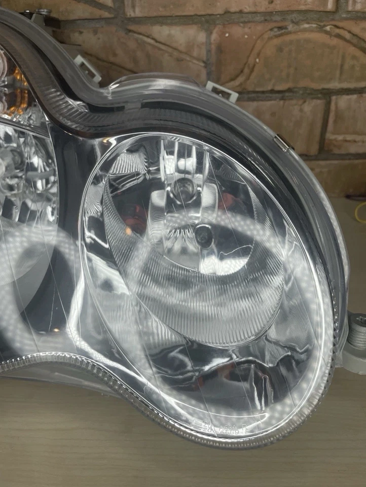 Lâmpada de farol TYC para 05-07 Mercedes Benz classe C passageiro 20-6979-00 - Imagem 3 de 4