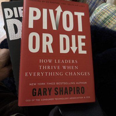 Pivot or Die : How Leaders Thrive When Everything Changes by Gary Shapiro (2024,