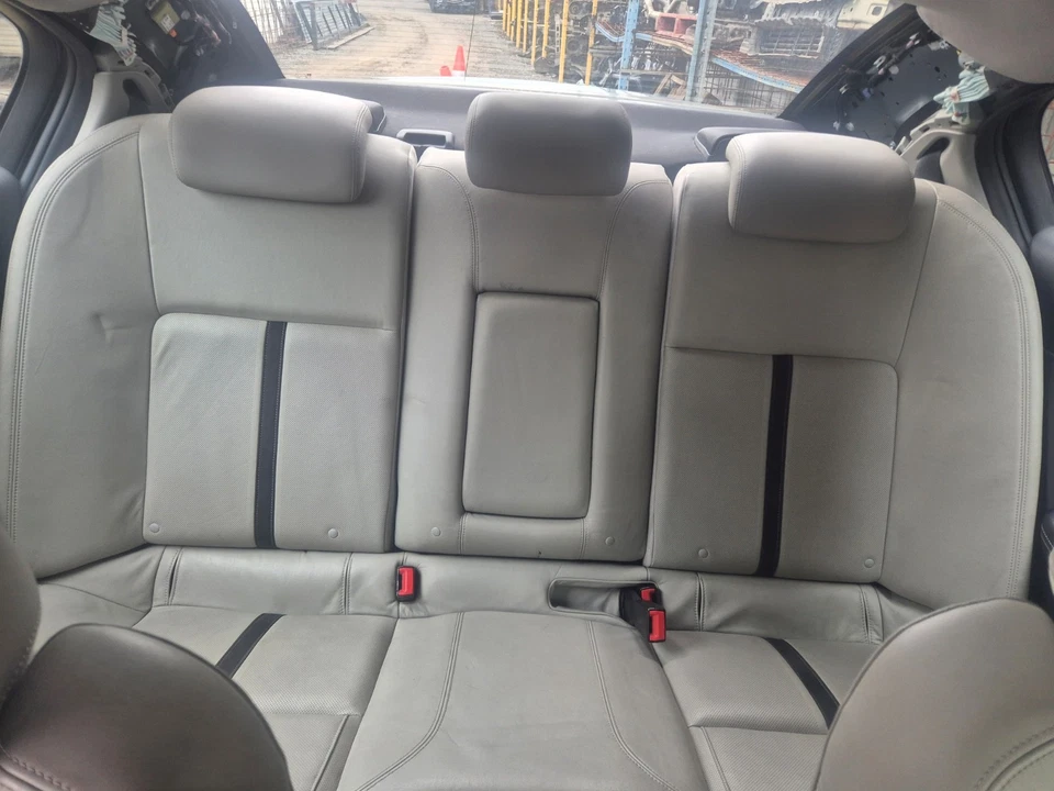 Genuine Holden VF Calais/Commodore Complete Cream Leather Interior 05/13-12/17 - image 4 of 4