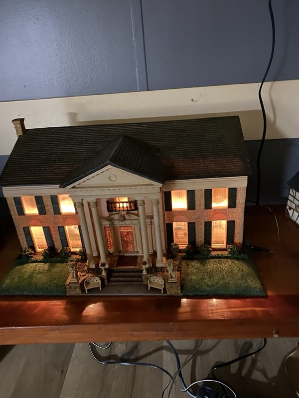 1:12 Colonial Living Room Box Lot, Furnished Lighted Wood/Plastic w/ Furniture