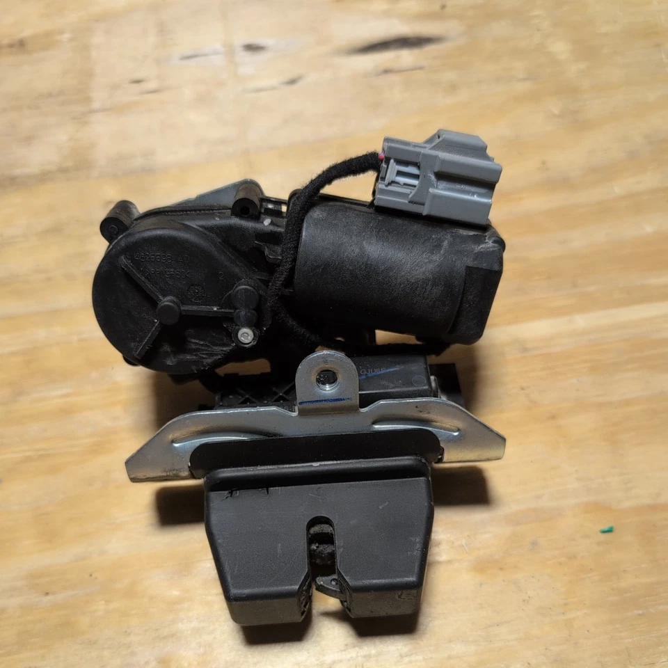 2018 - 2024 FORD EXPEDITION REAR TAILGATE LIFTGATE LOCK LATCH ACTUATOR OEM - Image 2 of 3