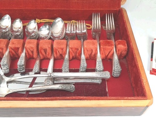 Lotto 79 posate vintage 1939 Oneida Fortune Tudor placcate argento in scatola - Foto 4 di 14