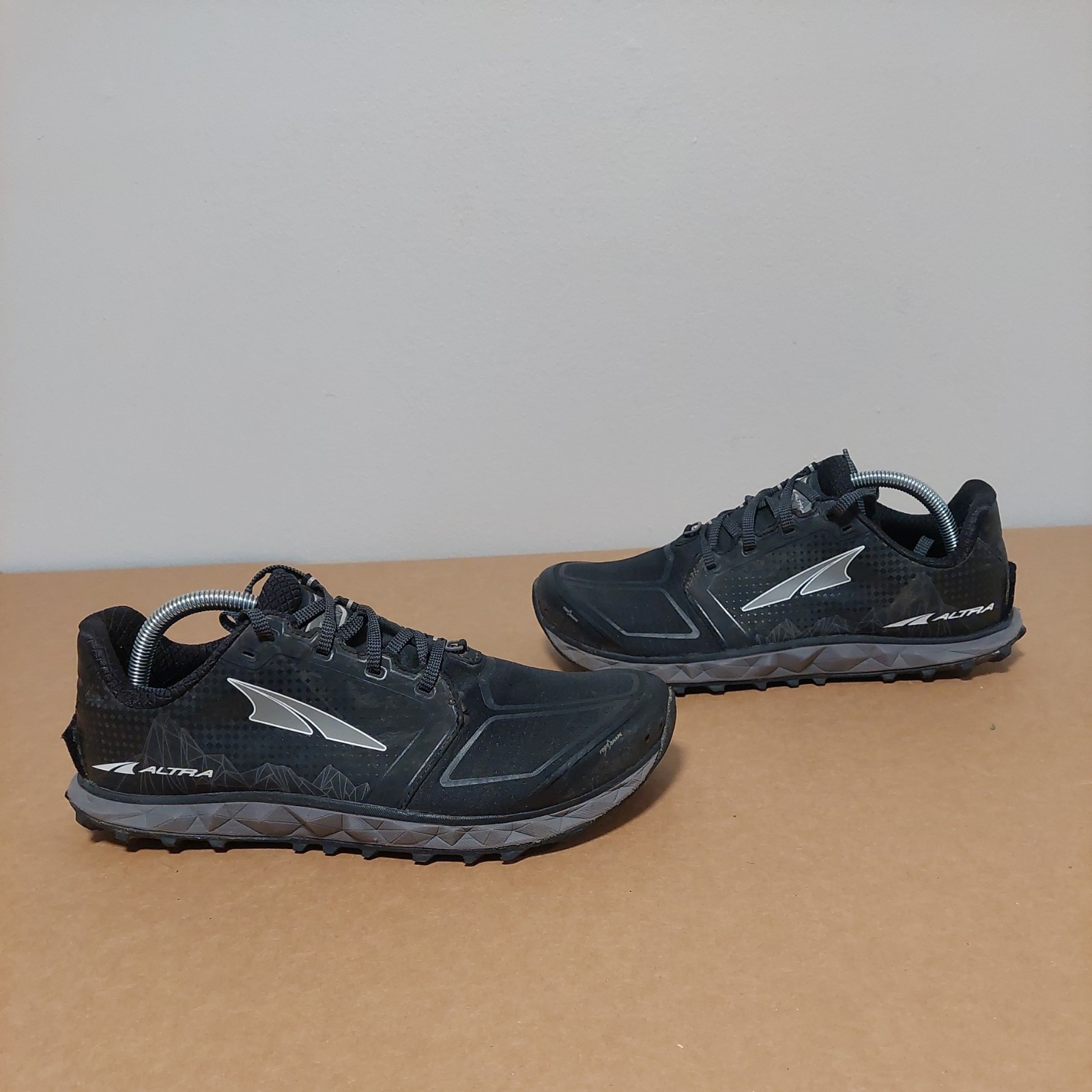Altra Superior 4 Trail Running Shoes Black Gaiter Trap Sneaker Women’s Size 9
