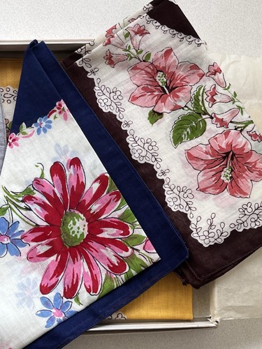 Vintage BURMEL Handkerchiefs HANKIES Set - Floral Original Labels NOS - Picture 2 of 5