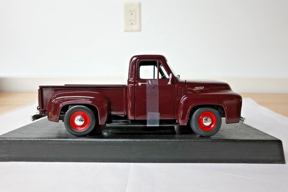 Camioneta Ford F100 1953 Burgandy Yat Ming 92148 colección Road Legends escala 1:18 Foto 4 de 4