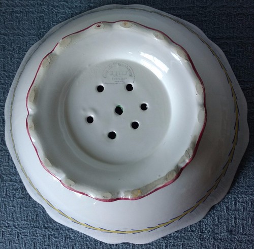 Sigma ~ “Coq de Strasbourg” ~ 9½" FOOTED COLANDER / FRUIT BOWL ~ White Porcelain - Picture 5 of 6