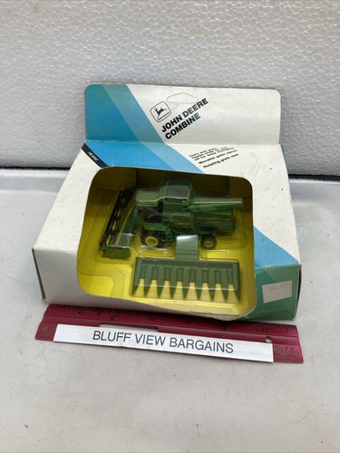 1/80th Scale John Deere Combine Die-Cast Ertl - Picture 1 of 5