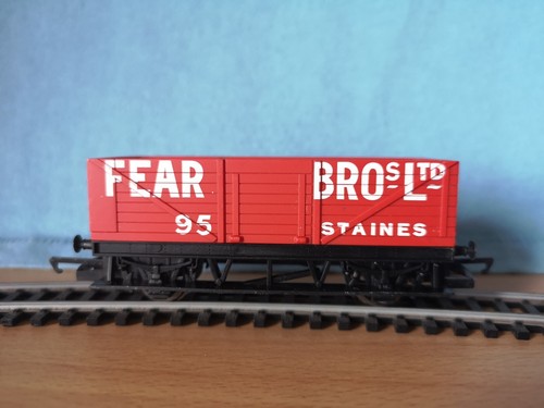 Hornby Spurweite OO R.1111 Fear Bros. Staines LWB 7 Plankenwagen V. Guter unverpackter Zustand | Condition: Used