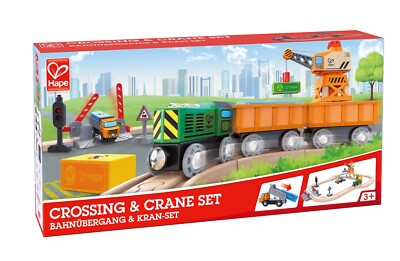 Hape E3732 Bahnübergang&Kran-Set + gratis elek. Lok/geprüfte Retoure, unbespielt