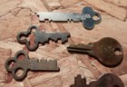12 vintage various assortment of keys — photo 2