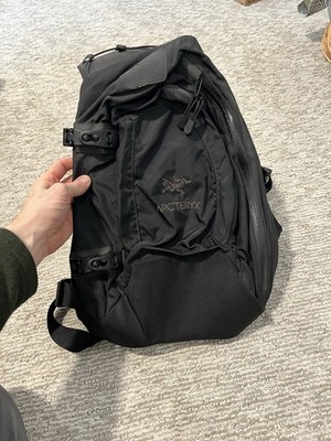 Arc'teryx Quiver Crossbody Sling Bag Black Everyday Carry Travel