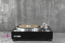 YAMAHA GT-2000 Direct Drive Record Turntable in Very Good Condition