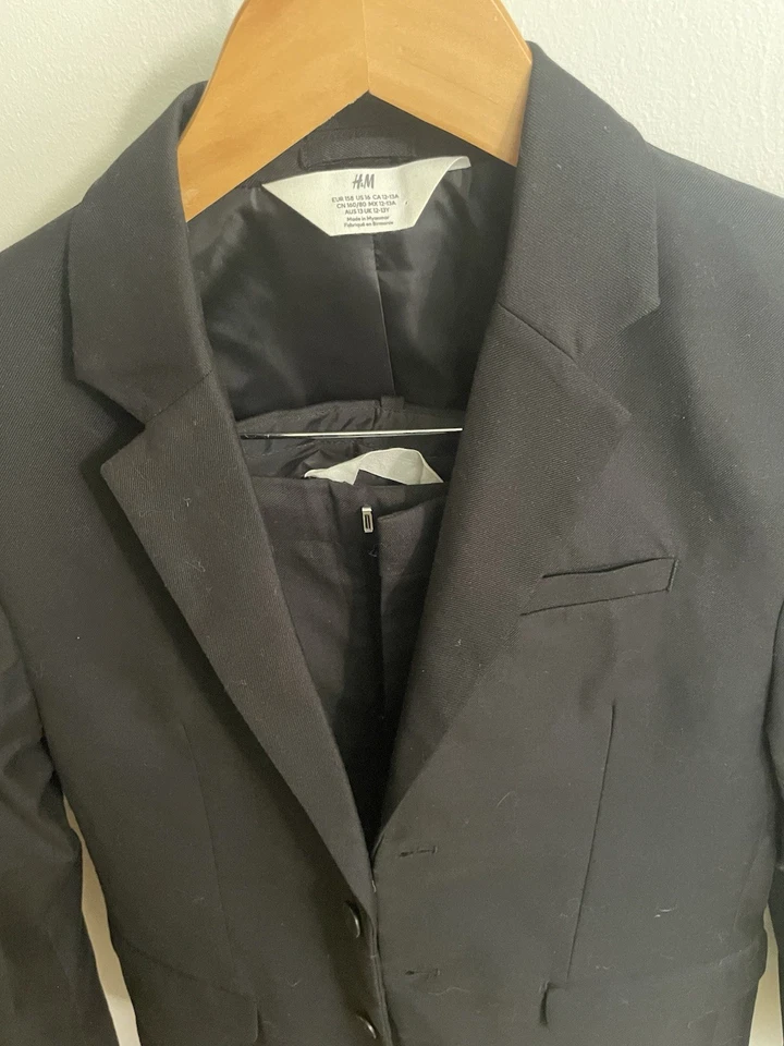 Hermoso traje negro H&M para jóvenes 12/13 (talla 16 EE. UU.) Foto 3 de 4