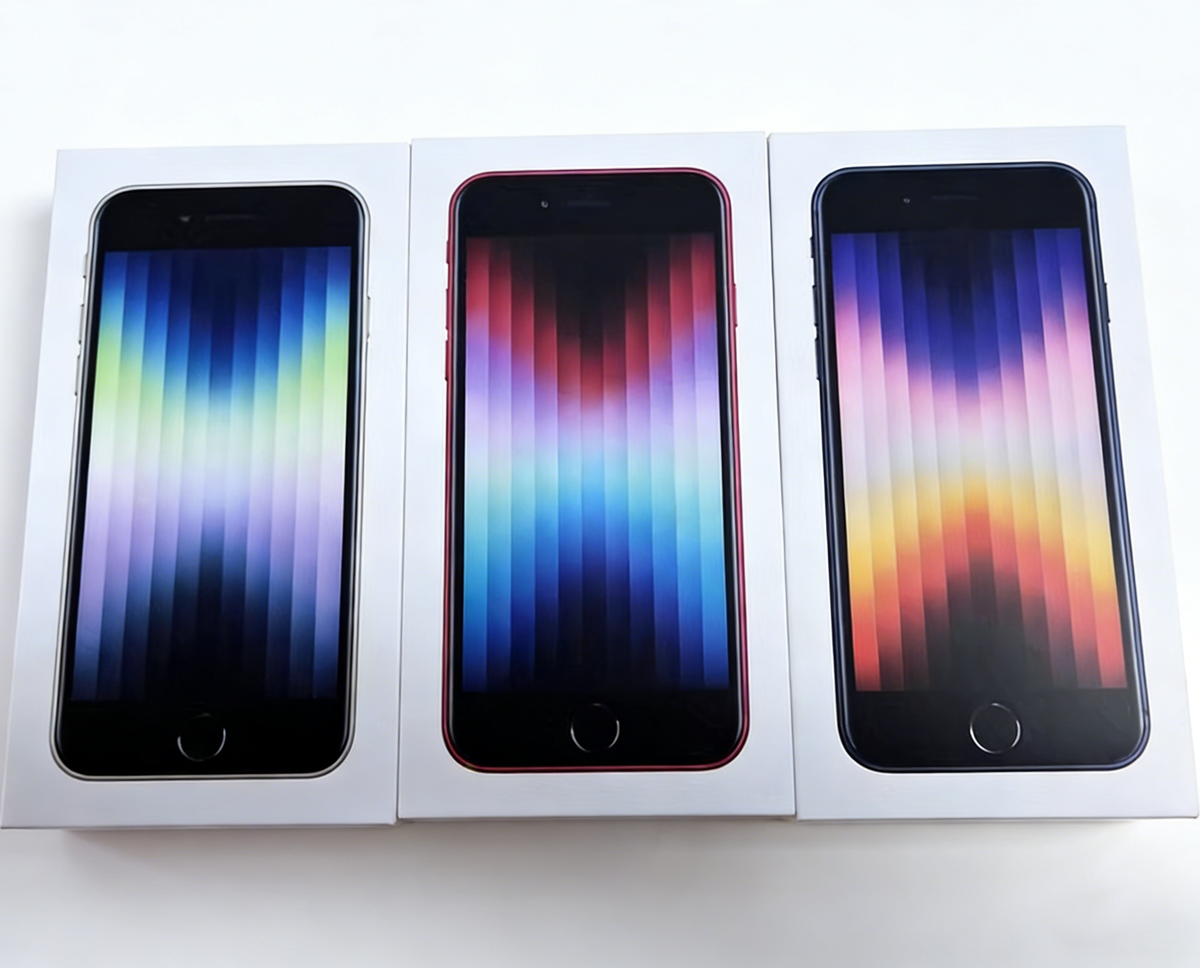 New in Sealed Box Apple iPhone SE3 3rd gen 2022 A2595 USA UNLOCKED