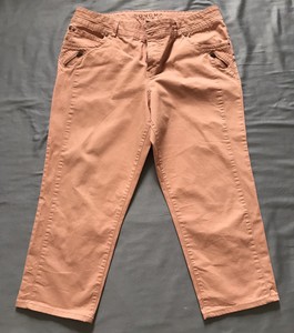 peach capri pants