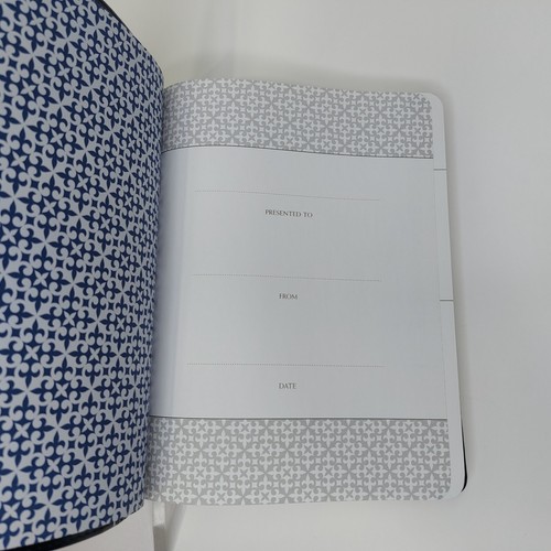 Like New My Daily Devotional - Navy Leather - Grace, Hope and Love - Never Used - Foto 7 di 13