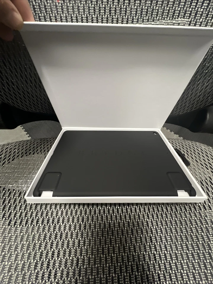 Brydge Slimline Protective Case 9.7 For iPad 5th & 6th Gen & Ipad Air BRYPC10A5 - Image 3 of 3